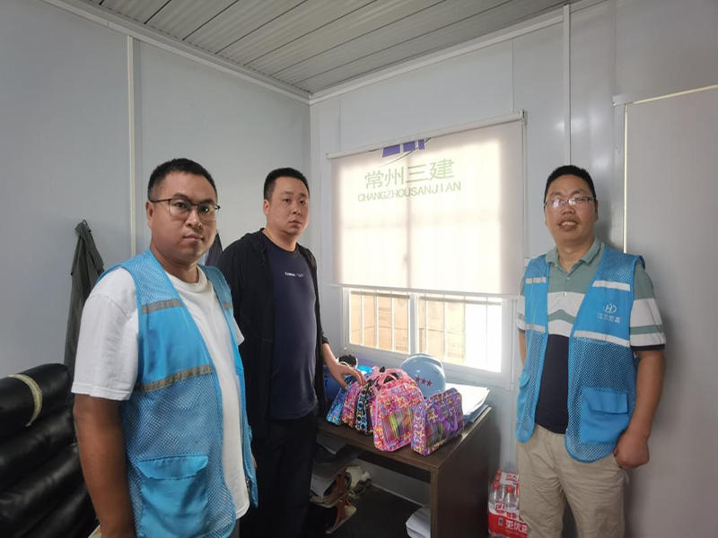 高溫慰問送清涼，真情關(guān)懷暖人心-江蘇宏嘉工程項(xiàng)目管理有限公司開展夏季現(xiàn)場高溫慰問活動